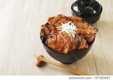 Charcoal-grilled pork bowl, a specialty of Obihiro, Tokachi, Hokkaido Charcoal-grilled pork bowl, a specialty of Obihiro, Tokachi, Hokkaido 87383647