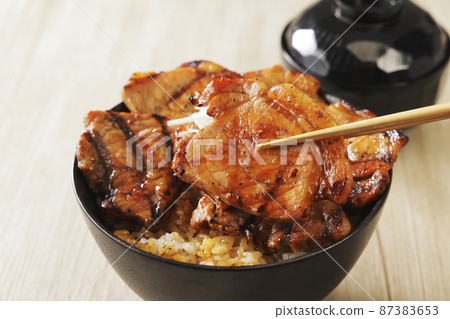Charcoal-grilled pork bowl, a specialty of Obihiro, Tokachi, Hokkaido 87383653
