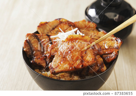 Charcoal-grilled pork bowl, a specialty of Obihiro, Tokachi, Hokkaido Charcoal-grilled pork bowl, a specialty of Obihiro, Tokachi, Hokkaido 87383655