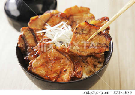 Charcoal-grilled pork bowl, a specialty of Obihiro, Tokachi, Hokkaido Charcoal-grilled pork bowl, a specialty of Obihiro, Tokachi, Hokkaido 87383670
