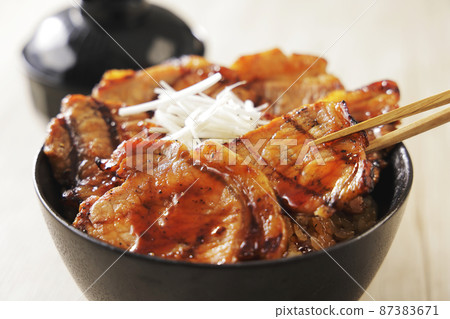 Charcoal-grilled pork bowl, a specialty of Obihiro, Tokachi, Hokkaido Charcoal-grilled pork bowl, a specialty of Obihiro, Tokachi, Hokkaido 87383671