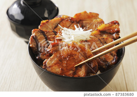Charcoal-grilled pork bowl, a specialty of Obihiro, Tokachi, Hokkaido Charcoal-grilled pork bowl, a specialty of Obihiro, Tokachi, Hokkaido 87383680
