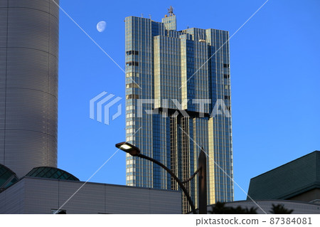 Image of skyscraper in Makuhari Image of skyscraper in Makuhari 87384081