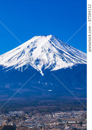 富士吉田的富士山冬季景觀 87384112