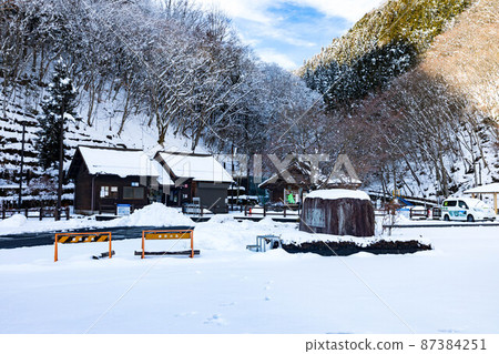 東京都西多摩區檜原村 東京市民之森的雪景 87384251