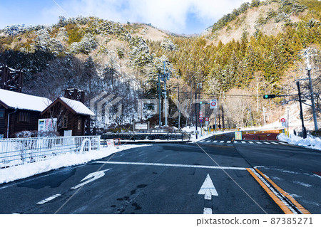 東京都西多摩郡檜原村奧多摩修遊路因下雪而關閉 87385271