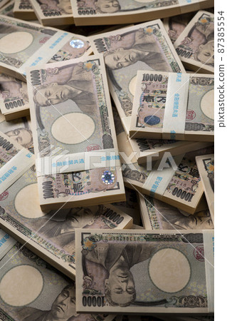 A wad of 10,000 yen placed in pieces 87385554