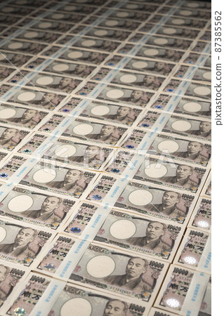 A neatly arranged 10,000 yen bill 87385562