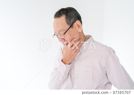 老人下巴擔心 87385707
