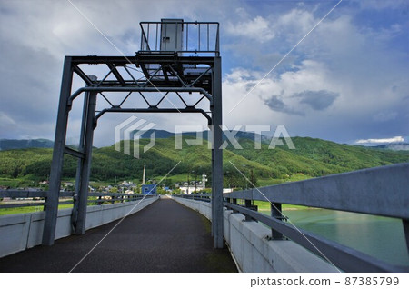 The top of Miwa Dam The top of Miwa Dam 87385799