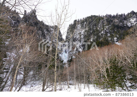 冰凍的流星野瀑布 / 層雲峽 87386013