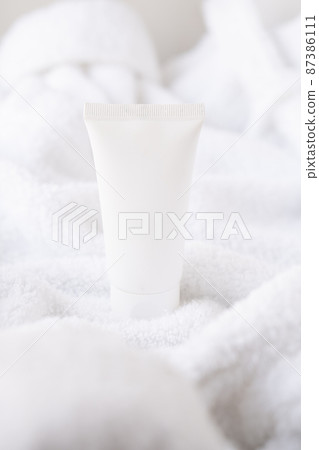 Clean white cosmetic cream tube on fluffy white cotton towel background, mock-up and design ready Clean white cosmetic cream tube on fluffy white cotton towel background, mock-up and design ready 87386111