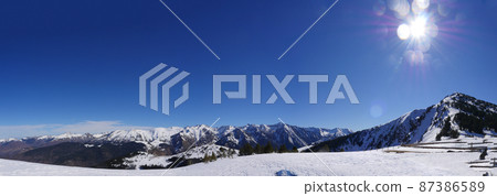 France, Ariege, Mountains Pyrenees, winter sports scene, skiers on the slopes 87386589