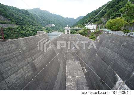 Spillway of Usogawa Dam 87390644