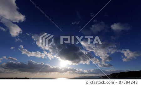 冬日夜空與動態雲彩，超廣角，220220pm 87394248