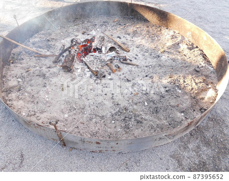 Condition of ash and charcoal remaining in a fire pit (after use, outdoors) Condition of ash and charcoal remaining in a fire pit (after use, outdoors) 87395652