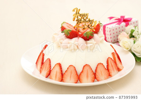 Birthday cake dome-shaped strawberry shortcake 87395993
