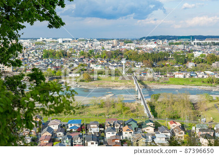 [日本] 從淺間山看多摩川的福生市、橋樑和城市景觀 87396650