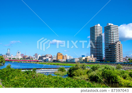 City of Trees Sendai Early Autumn Hirose River Koriyama Weir Upstream view from the right bank promenade City of Trees Sendai Early Autumn Hirose River Koriyama Weir Upstream view from the right bank promenade 87397043