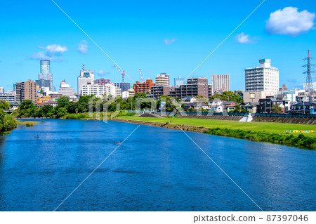 宮澤橋上游景觀、樹木之城、仙台、初秋、廣瀨川、愛宕水壩 87397046