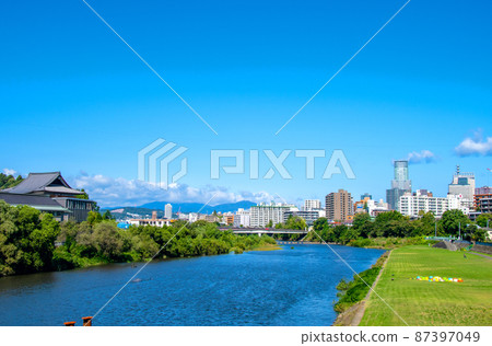 View of the upper reaches of Miyazawa Bridge, the city of trees, Sendai, early autumn, Hirose River, Atago dam 87397049