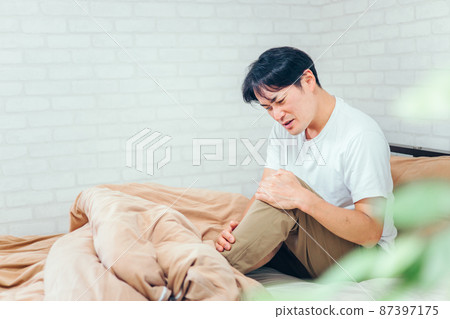 一個傷了腿的人 一個傷了腿的人 87397175