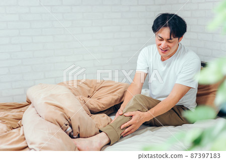 A man whose legs have healed (smile) 87397183