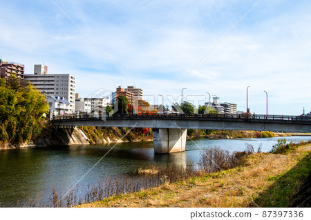 樹之城仙台晚秋廣瀨川愛宕橋上游右岸觀 樹之城仙台晚秋廣瀨川愛宕橋上游右岸觀 87397336