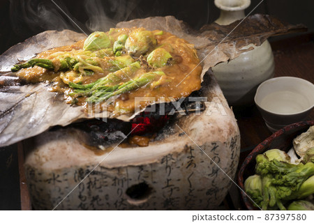 Hoba Takayama local cuisine of spring wild plants grilled with Hoba miso 87397580