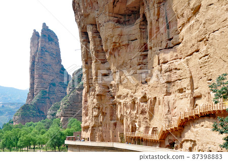 中國甘肅省蘭州炳靈寺懸崖上的瑪凱大佛迴廊 87398883