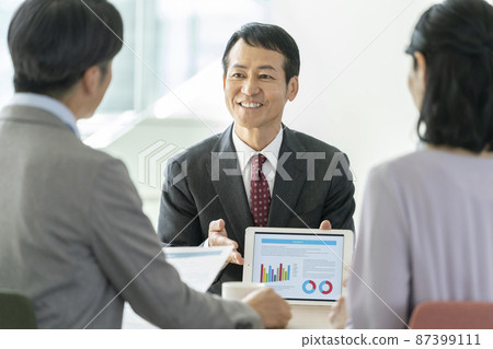 中年夫婦與推銷員拍攝合作《LINK FOREST》 87399111