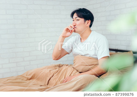 Man in the bedroom (nose) 87399876