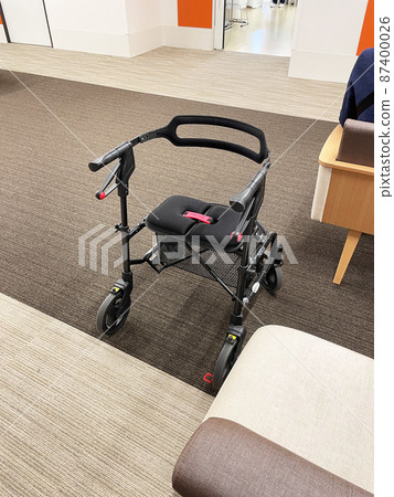 等候室的輪椅 87400026