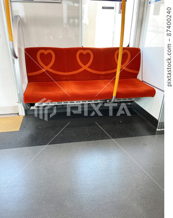 Train priority seats 87400240
