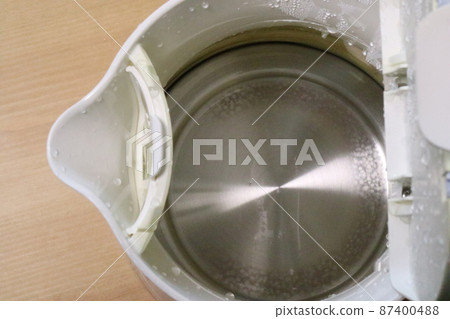 電熱水壺上的污垢增多 87400488