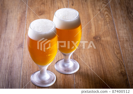 享用啤酒 享用啤酒 87400512