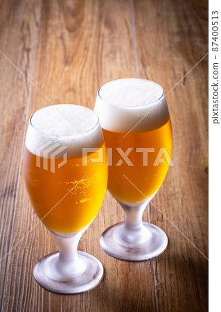 享用啤酒 享用啤酒 87400513