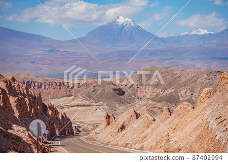 從月亮谷看到的 Licancabur 從月亮谷看到的 Licancabur 87402994