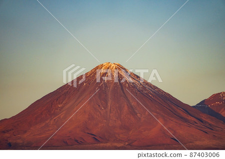Licancabur mountain illuminated by the setting sun Licancabur mountain illuminated by the setting sun 87403006