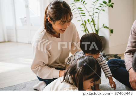 為人父母的母親 87403443