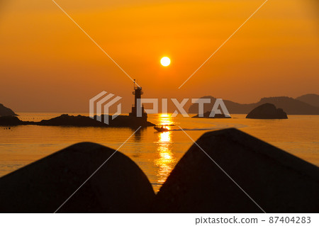 高興烏川港的燈塔和日出 高興烏川港的燈塔和日出 87404283