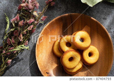 Baked donut 87404793