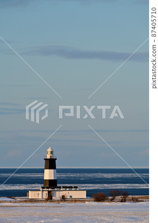 沐浴在夕陽中的能取岬燈塔 沐浴在夕陽中的能取岬燈塔 87405710