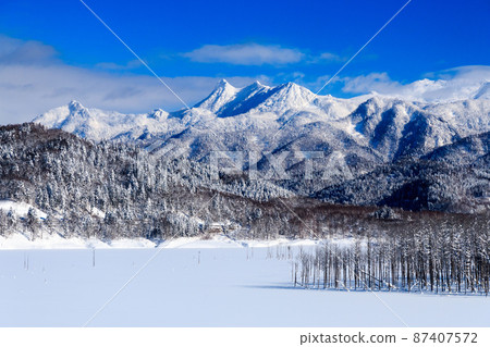 Yubari City, Hokkaido, Shuparo Lake and Mt. Yubari [January] 87407572
