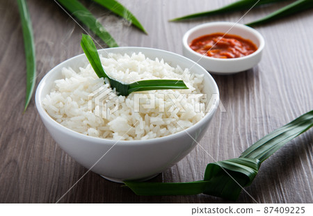 cooked rice with Aromatic Pandan cooked rice with Aromatic Pandan 87409225
