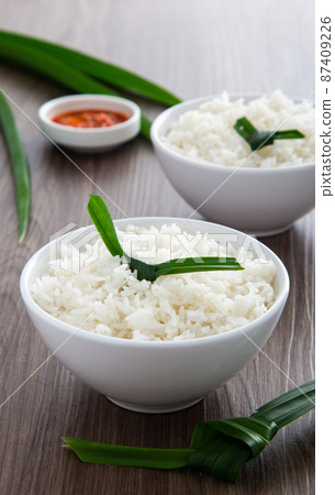 cooked rice with Aromatic Pandan cooked rice with Aromatic Pandan 87409226