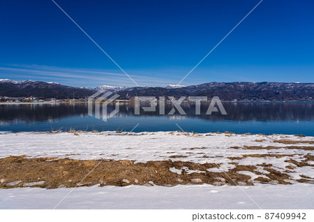 Lake Suwa where snow remains, towards Okaya Shimosuwa Lake Suwa where snow remains, towards Okaya Shimosuwa 87409942
