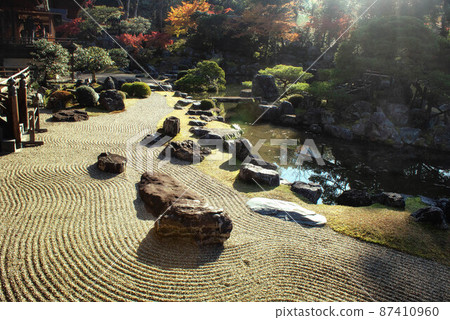 Autumn scenery of Sanboin Garden at Daigoji Temple in Kyoto Autumn scenery of Sanboin Garden at Daigoji Temple in Kyoto 87410960