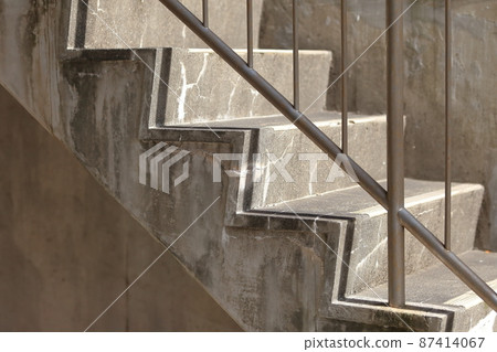 Image of concrete stairs 87414067