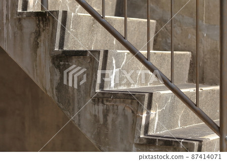 Image of concrete stairs 87414071